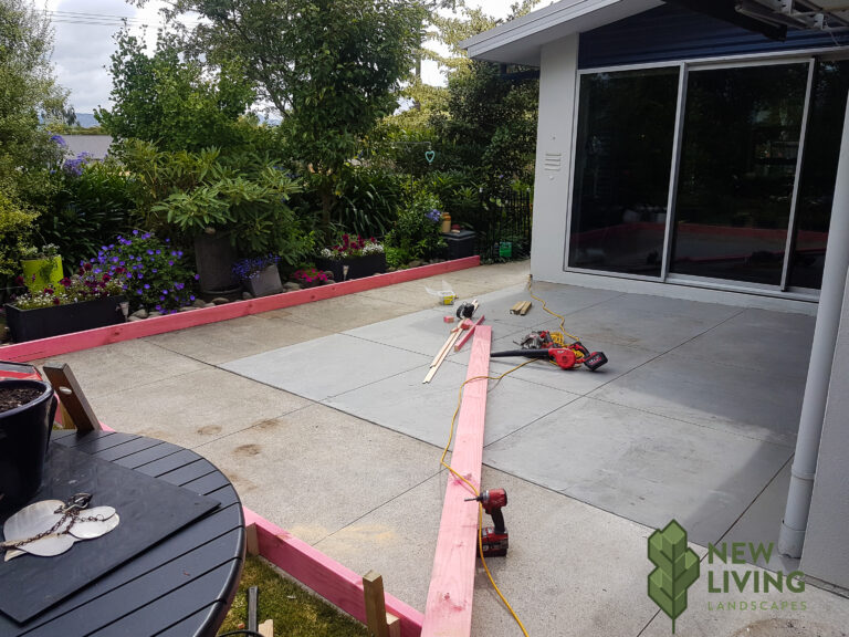 New_Living_Landscapes_Fireplace-Construction